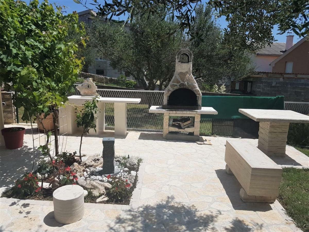 Apartment Maslenica, Near Zadar エクステリア 写真