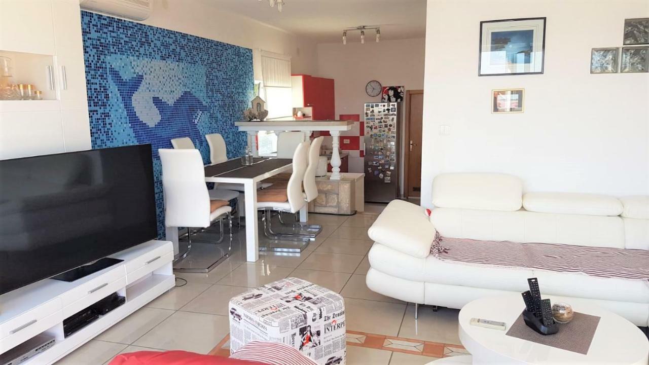 Apartment Maslenica, Near Zadar エクステリア 写真